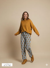 Travel Stof -  Blauwe bloemen op oker-  €28/m