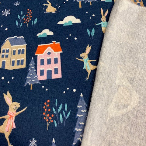 French Terry - Konijntjes en dennenbomen  - € 28/m