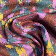 Viscose crepe- abstract  paarse tinten € 30/m