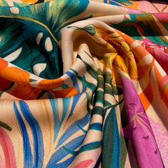 Viscose- grote bloemen en bladeren op huidskleur-  € 30/m