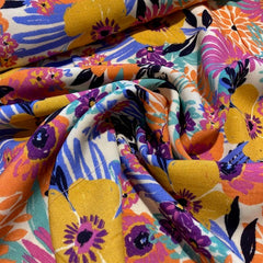 Viscose- bloemen op ecru-  € 18/m